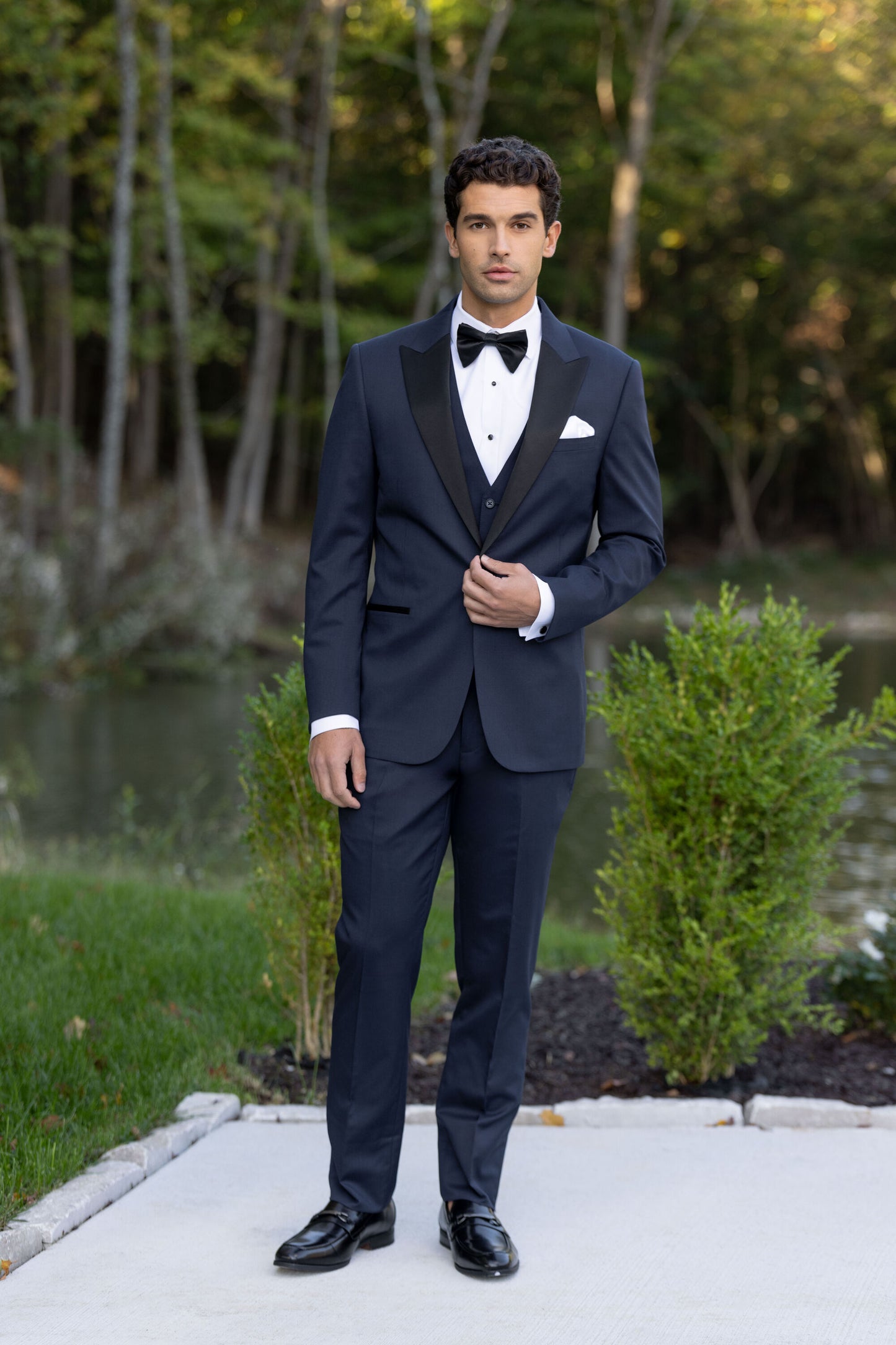 311 Michael Kors Navy Performance Stretch Tuxedo